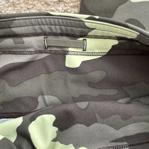 LuluLemon Swift Speed HR Tight 28": Camo - Picture 6 of 7